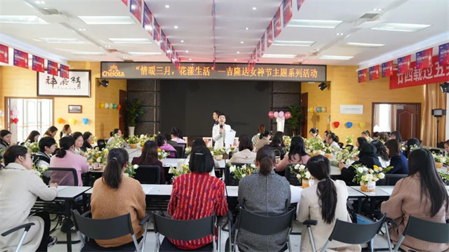 pp����ģ�����������˸�Ů�ڻ